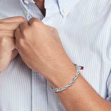 Ανδρικό ατσάλινο βραχιόλι Tommy Hilfiger σε ασημένιο χρώμα με πλέξη μπρασελέ.